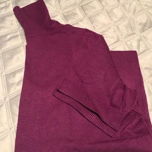 Short sleeve turtleneck sweater